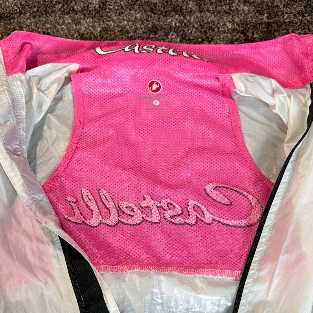 Castelli Velo Women's Lightweight Cycling Jacket with Pink Trim - Picture 6 of 10